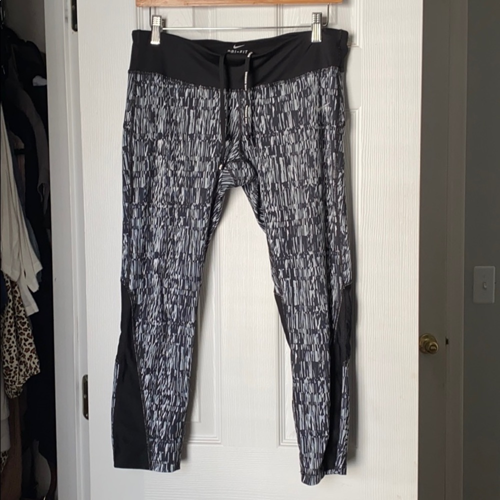 Black nike cropped leggings